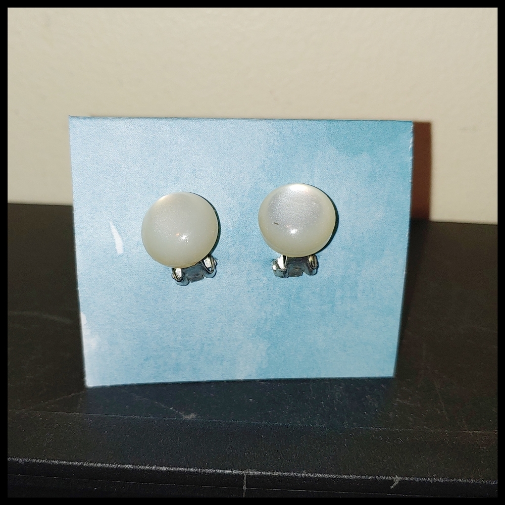 Vintage Pearlescent Clip on Earrings